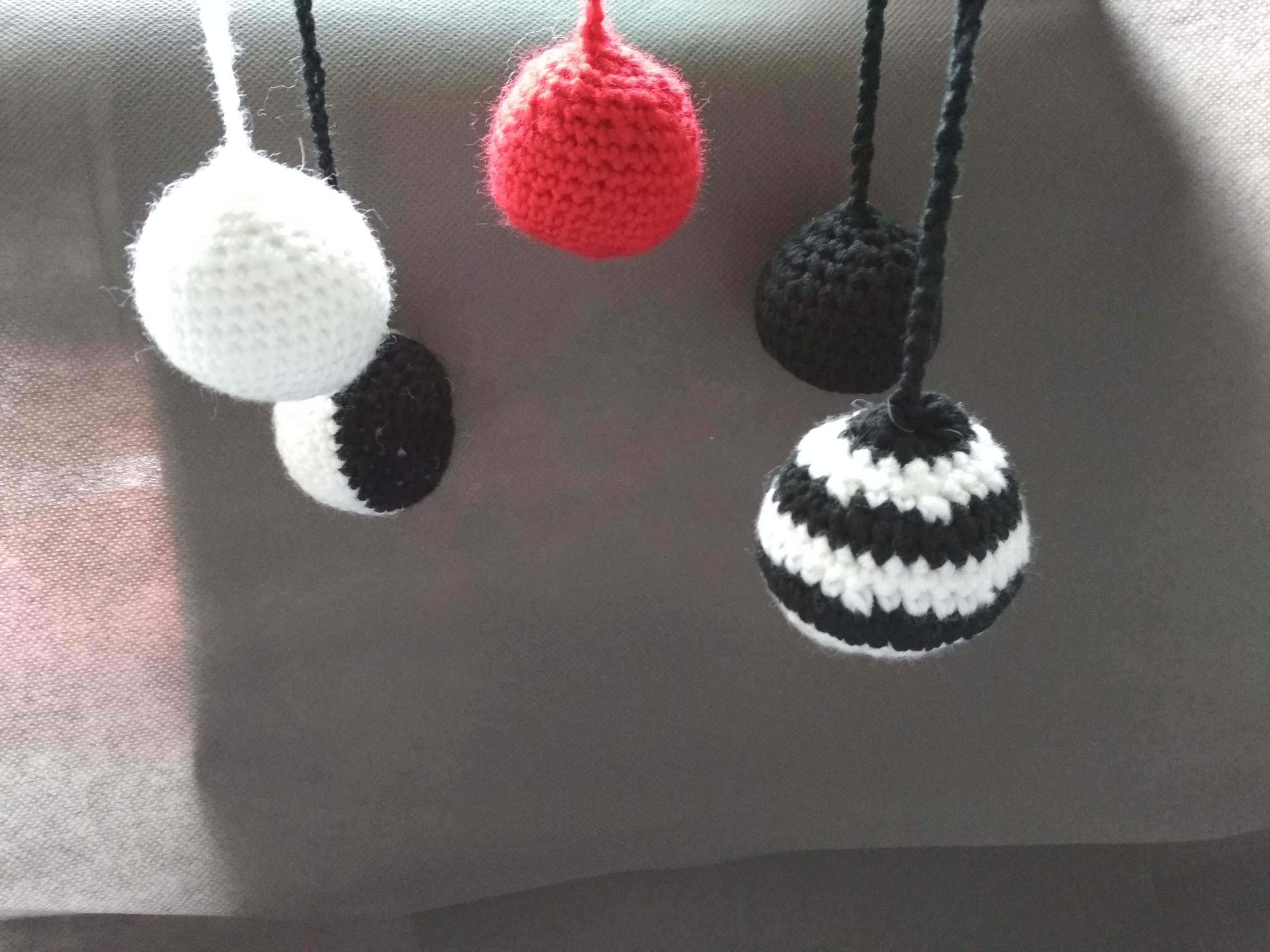 Bälle Mobile mit Durchmesser von je ca. 7 cm
